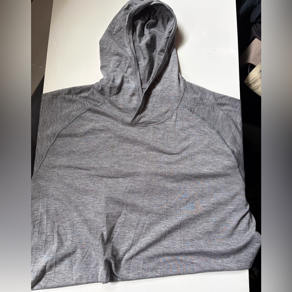 Sold Men's xl lululemon metal-vent light weight Gray Hooded Shirt